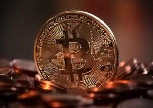eToro: Bitcoin scade sub 90.000 de dolari